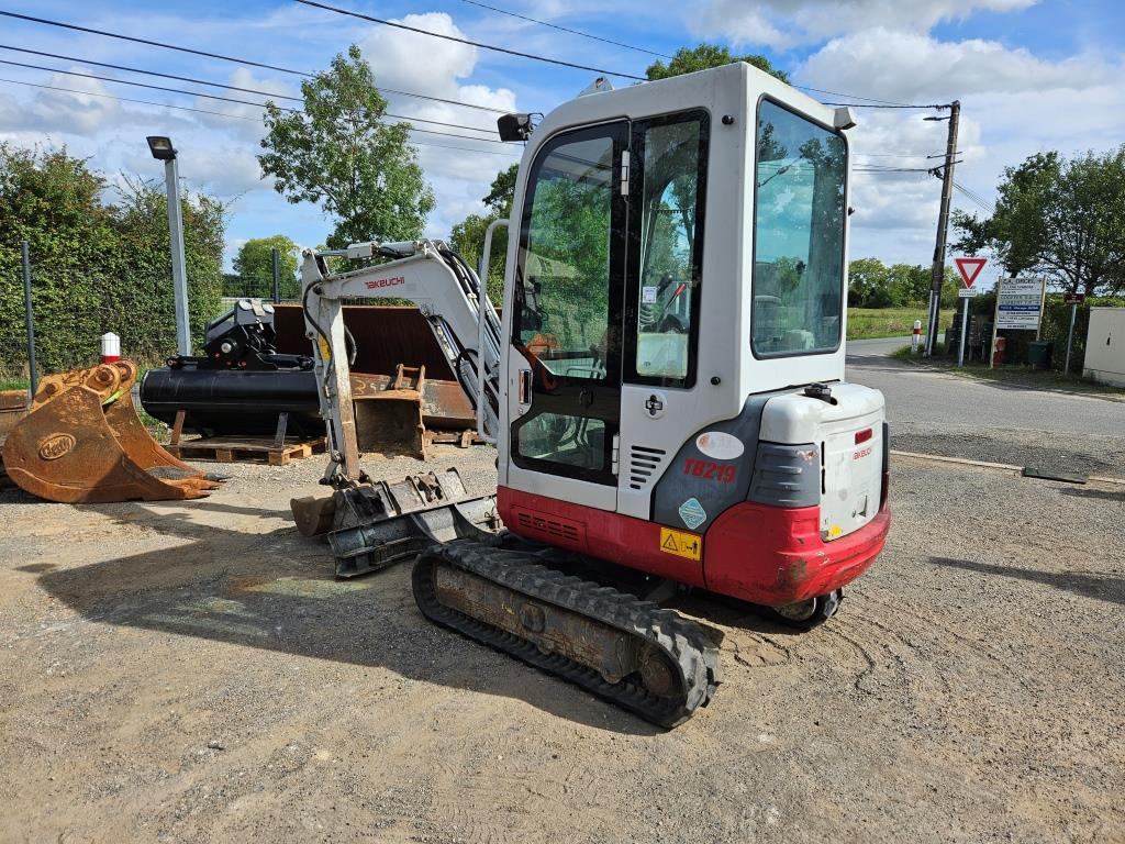 TAKEUCHI TB 219 - Máy xúc mini: hình 2 TAKEUCHI TB 219 - Máy xúc mini: hình 2