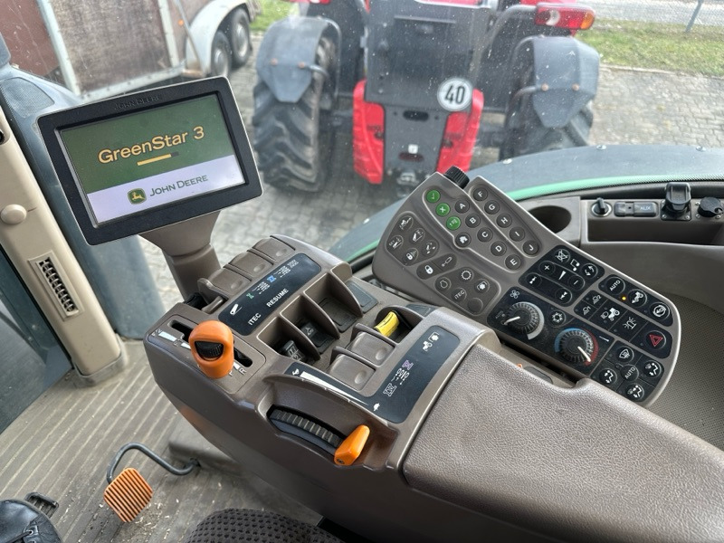 John Deere 8260R AutoPowr - Máy cày: hình 3 John Deere 8260R AutoPowr - Máy cày: hình 3