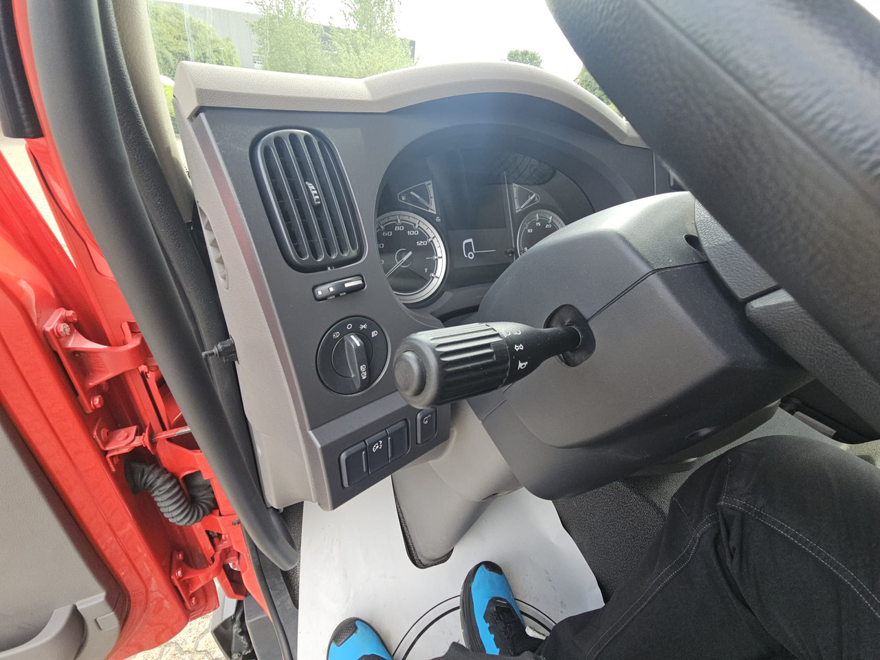 Xe tải đông lạnh DAF LF260: hình 23