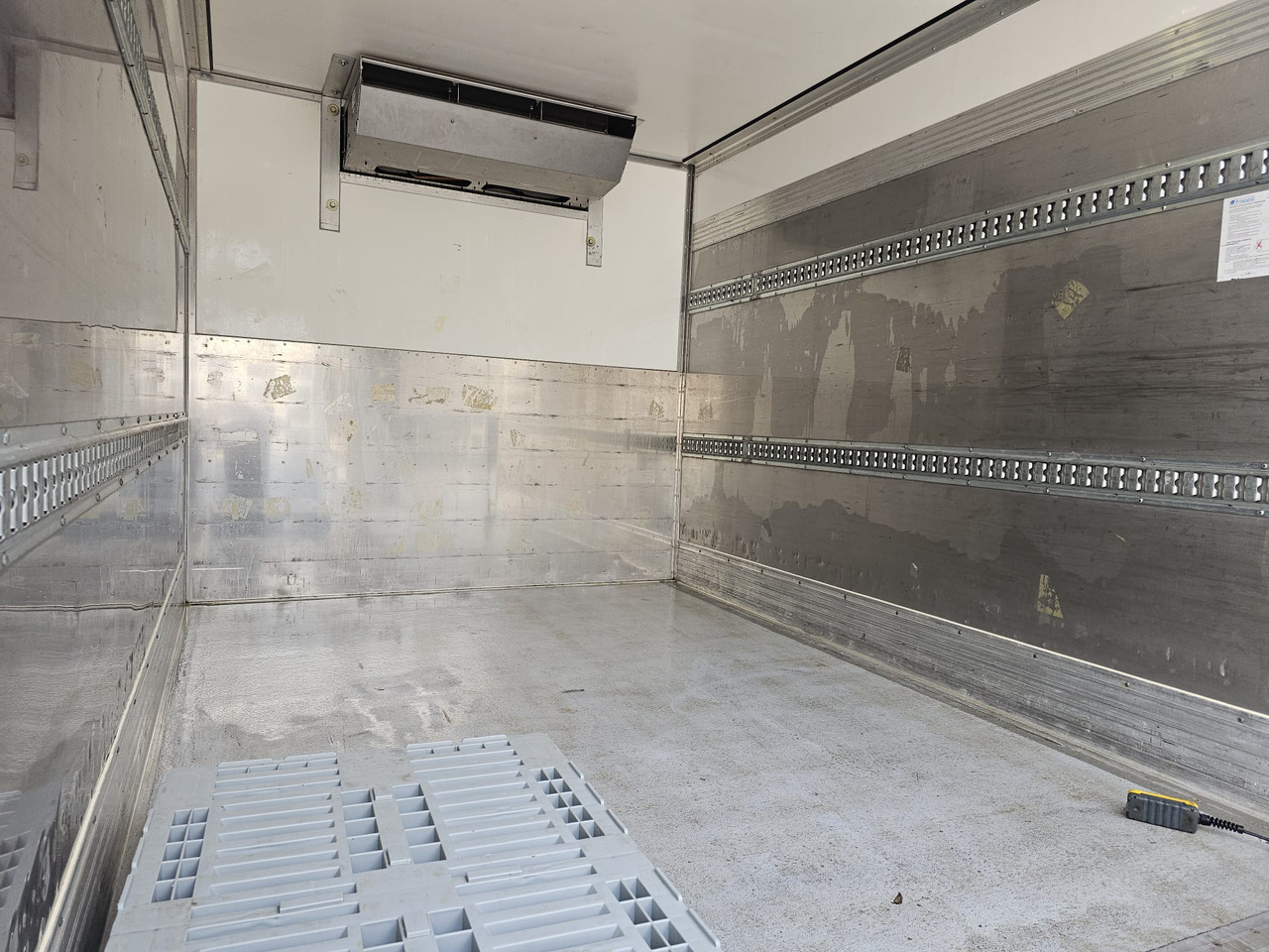 Xe tải đông lạnh DAF LF260: hình 8