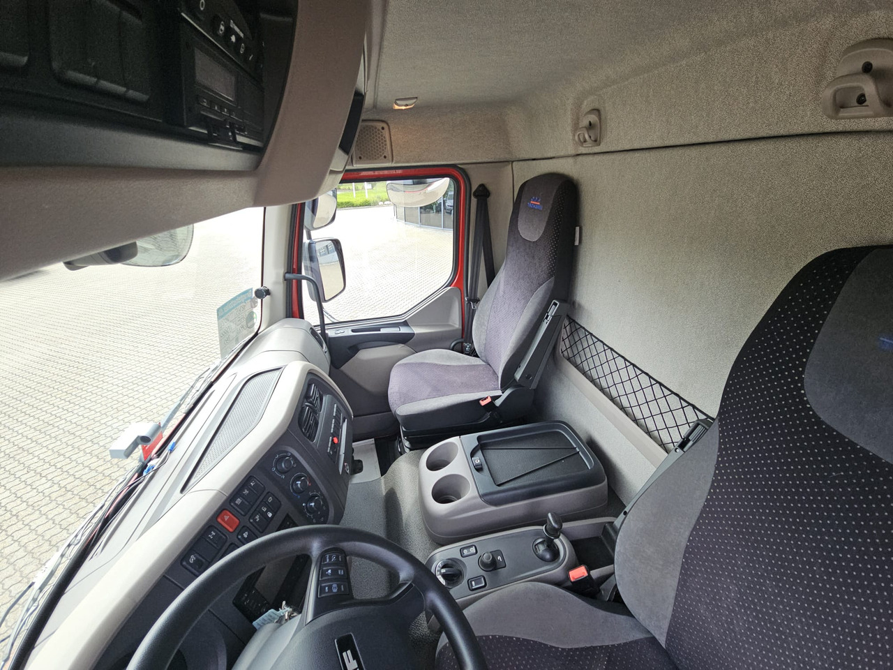 Xe tải đông lạnh DAF LF260: hình 19