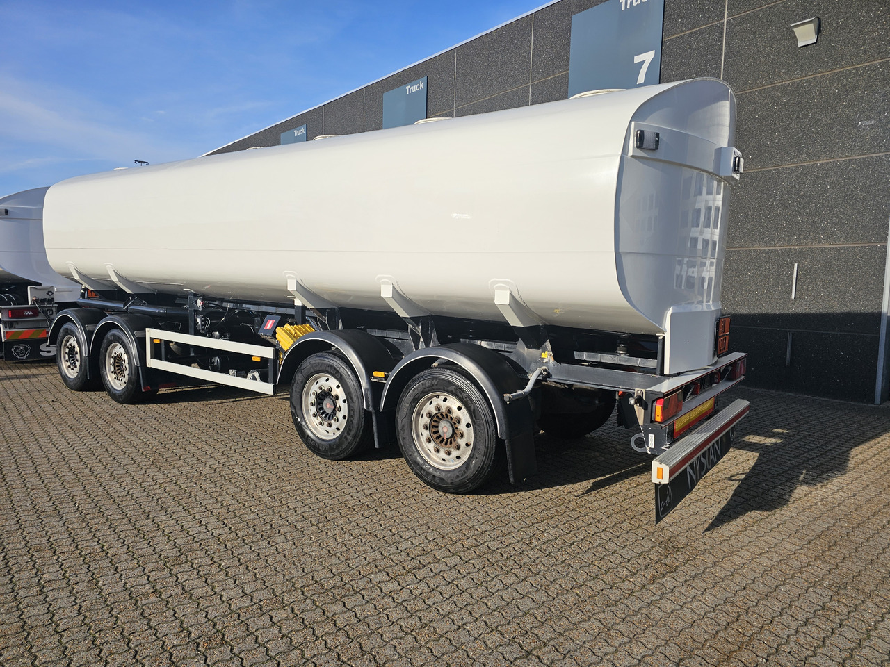 EUROTANK 4 Akslet - Rơ moóc bồn: hình 4 EUROTANK 4 Akslet - Rơ moóc bồn: hình 4