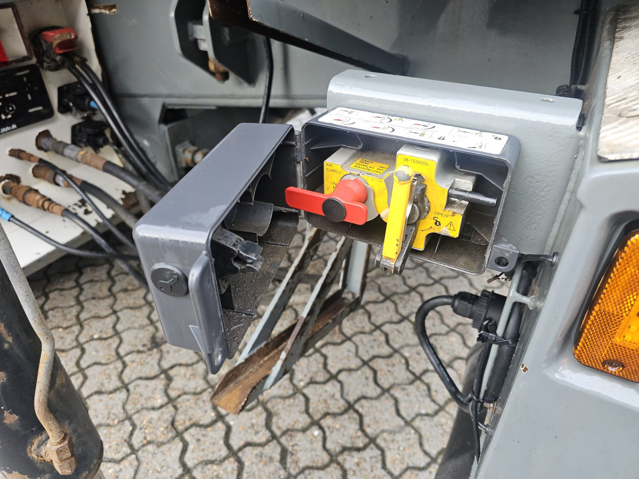 Xe chở container/ Xe tải hoán đổi thân, Xe cẩu tự hành Iveco Stralis 560 6x4: hình 22