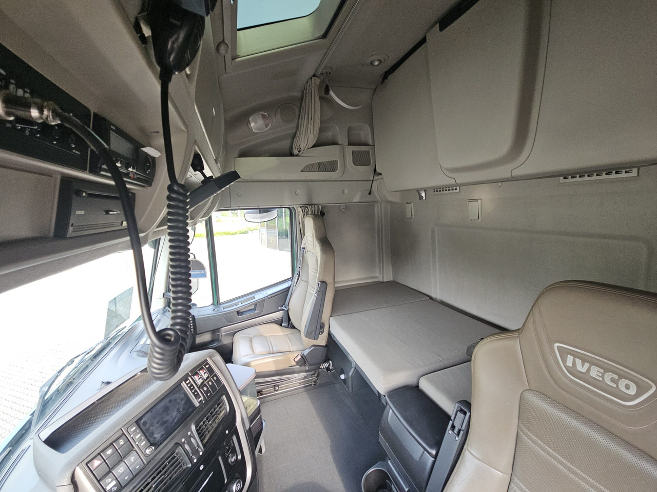 Xe chở container/ Xe tải hoán đổi thân, Xe cẩu tự hành Iveco Stralis 560 6x4: hình 42