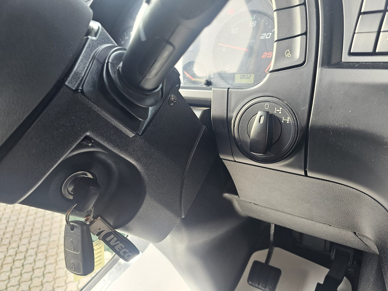 Xe chở container/ Xe tải hoán đổi thân, Xe cẩu tự hành Iveco Stralis 560 6x4: hình 49