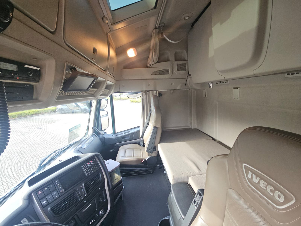 Iveco Stralis 560 6x4 - Xe chở container/ Xe tải hoán đổi thân: hình 5 Iveco Stralis 560 6x4 - Xe chở container/ Xe tải hoán đổi thân: hình 5