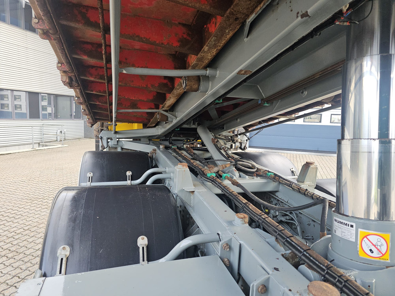 Xe chở container/ Xe tải hoán đổi thân, Xe cẩu tự hành Iveco Stralis 560 6x4: hình 11