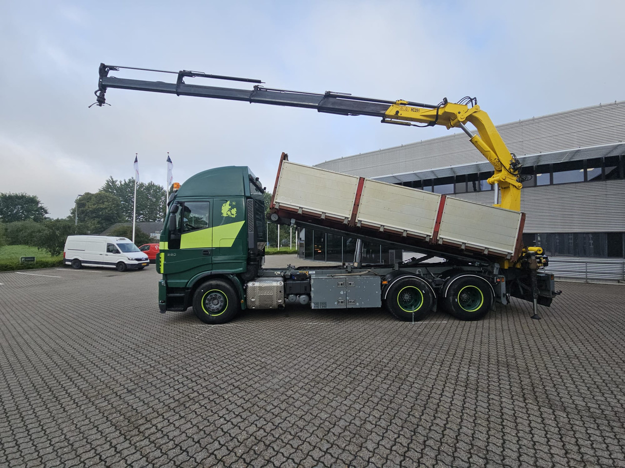 Xe chở container/ Xe tải hoán đổi thân, Xe cẩu tự hành Iveco Stralis 560 6x4: hình 7