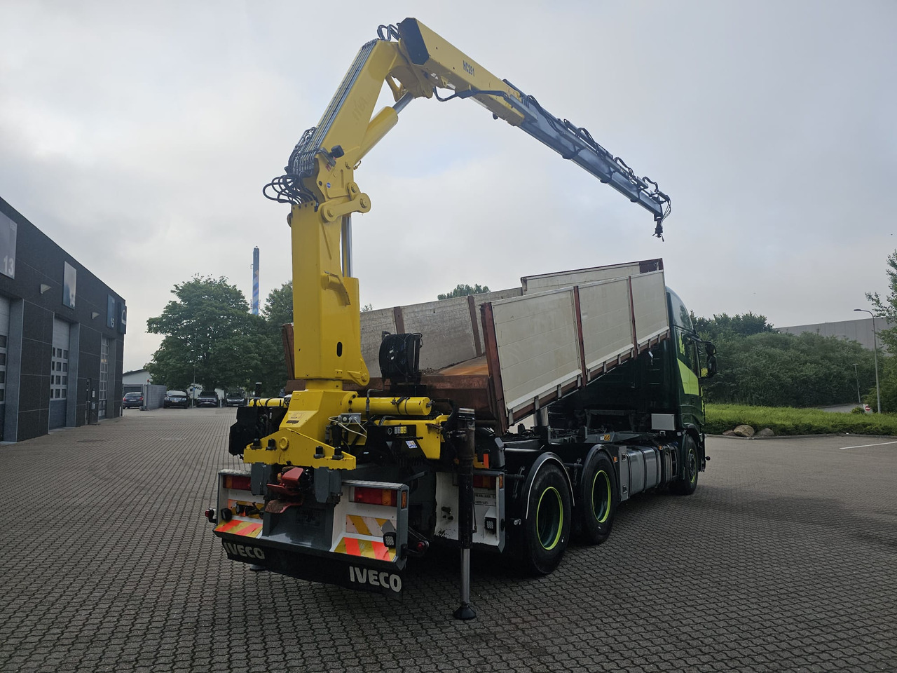 Xe chở container/ Xe tải hoán đổi thân, Xe cẩu tự hành Iveco Stralis 560 6x4: hình 6