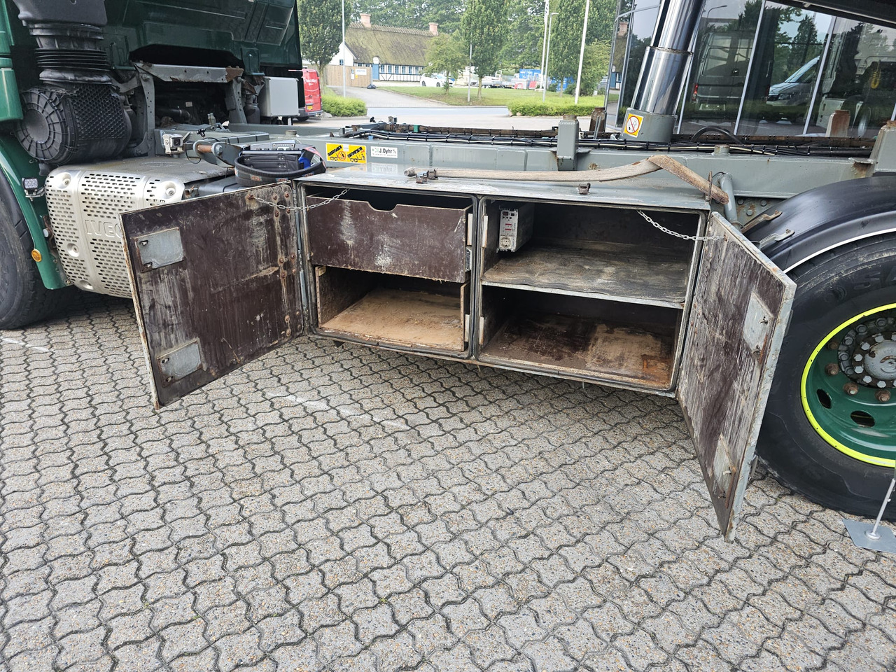 Xe chở container/ Xe tải hoán đổi thân, Xe cẩu tự hành Iveco Stralis 560 6x4: hình 27