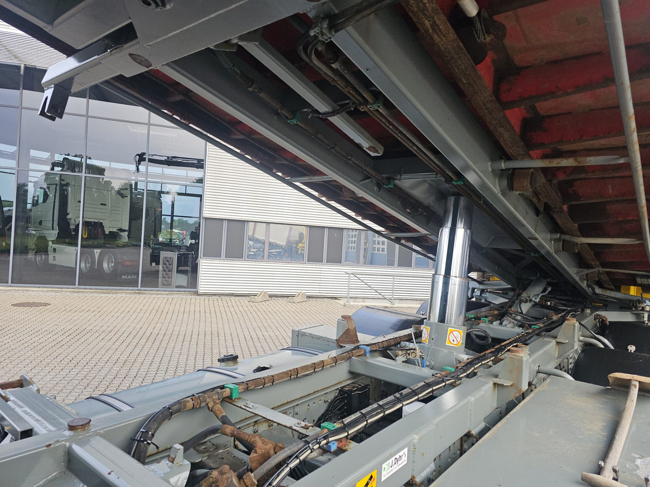 Xe chở container/ Xe tải hoán đổi thân, Xe cẩu tự hành Iveco Stralis 560 6x4: hình 30