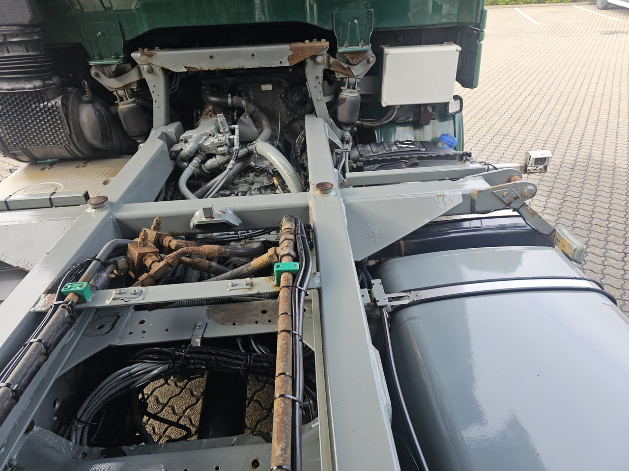 Xe chở container/ Xe tải hoán đổi thân, Xe cẩu tự hành Iveco Stralis 560 6x4: hình 17