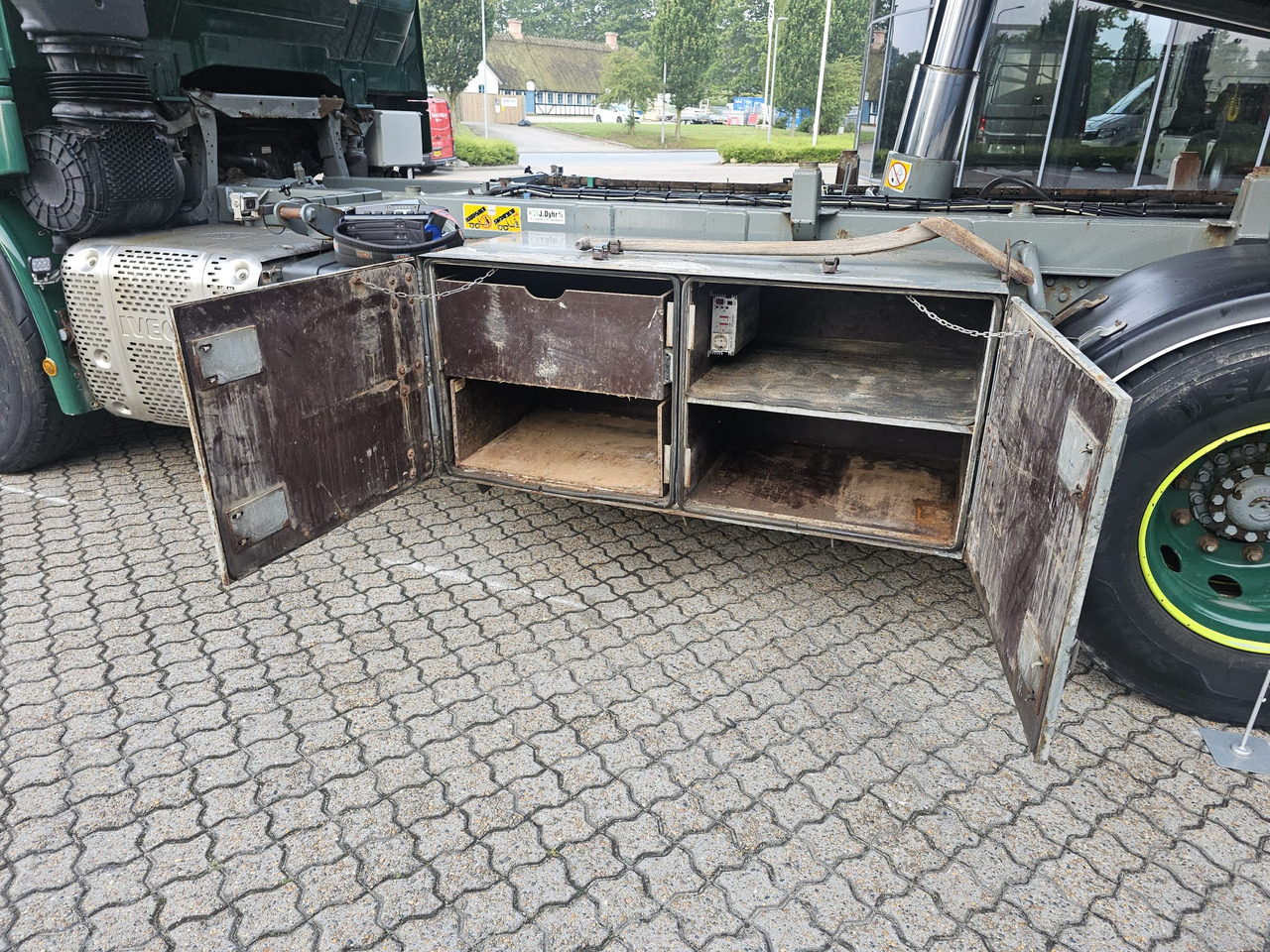 Xe chở container/ Xe tải hoán đổi thân, Xe cẩu tự hành Iveco Stralis 560 6x4: hình 28