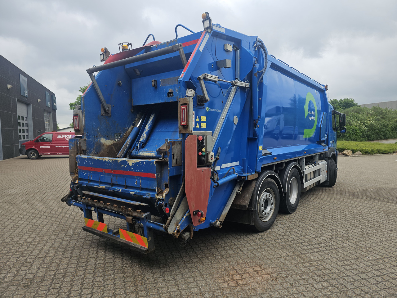 Volvo FM330 - Xe tải chở rác: hình 4 Volvo FM330 - Xe tải chở rác: hình 4