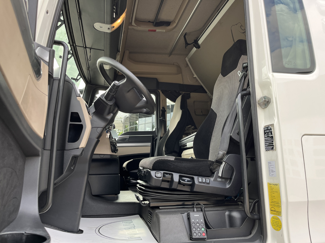 MAN TGX 26.470 6x2-2 - Xe đầu kéo: hình 5 MAN TGX 26.470 6x2-2 - Xe đầu kéo: hình 5