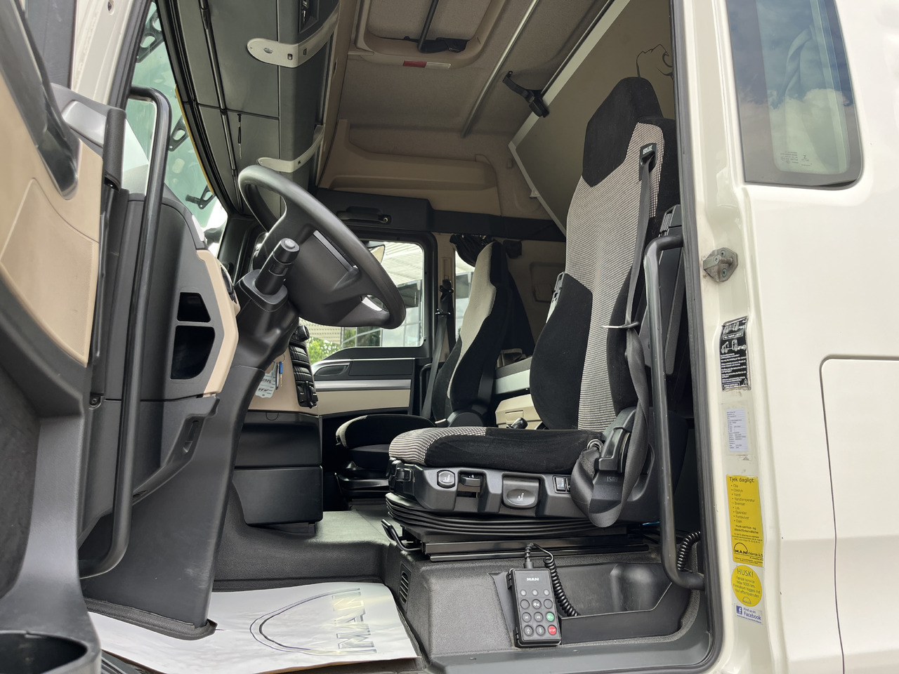 MAN TGX 26.470 6x2-2 - Xe đầu kéo: hình 5 MAN TGX 26.470 6x2-2 - Xe đầu kéo: hình 5