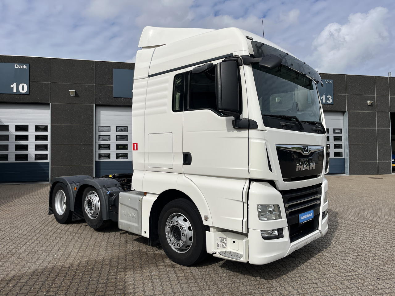 MAN TGX 26.470 6x2-2 - Xe đầu kéo: hình 2 MAN TGX 26.470 6x2-2 - Xe đầu kéo: hình 2