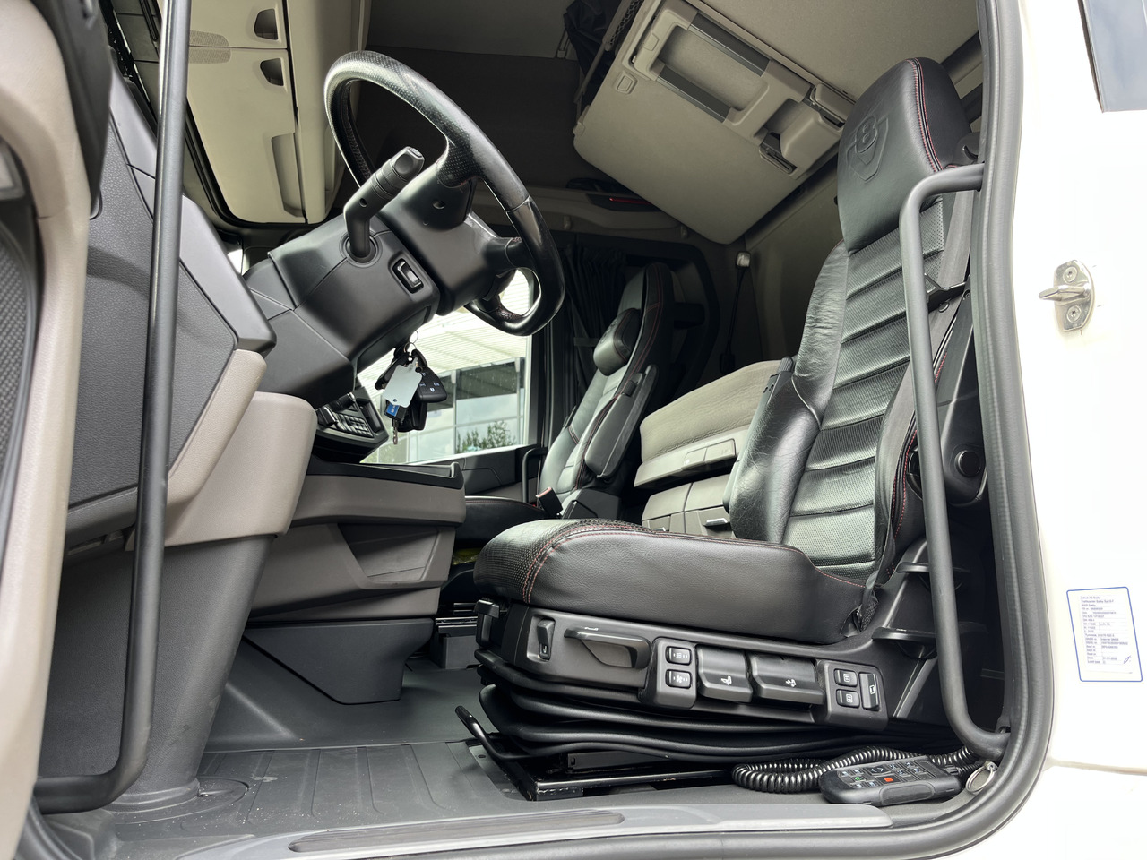 Scania S650 6x2 32 T-mtr. kran - Xe đầu kéo: hình 5 Scania S650 6x2 32 T-mtr. kran - Xe đầu kéo: hình 5