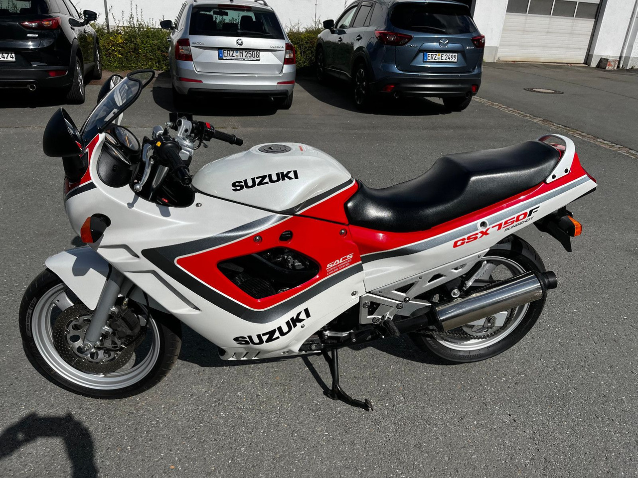 Suzuki GSX 750 - Xe máy: hình 3 Suzuki GSX 750 - Xe máy: hình 3