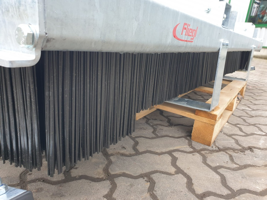 Fliegl Kehrbesen Löwe 1,50m* - Máy cắt cỏ: hình 5 Fliegl Kehrbesen Löwe 1,50m* - Máy cắt cỏ: hình 5