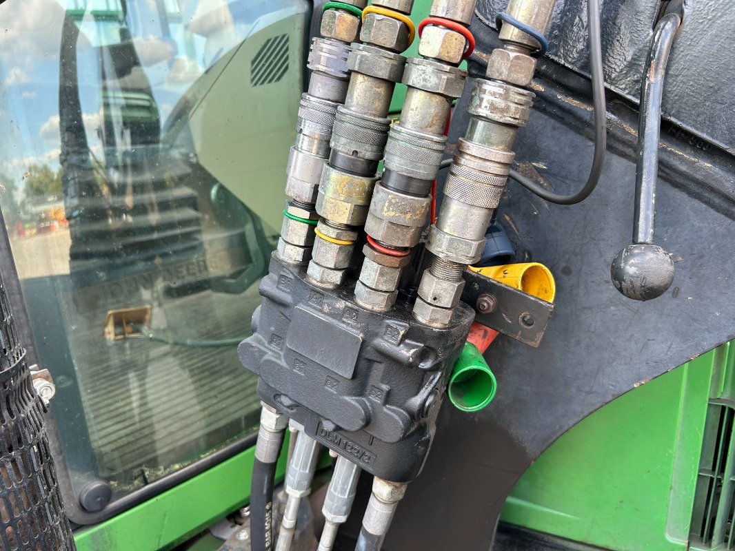 John Deere 6110 - Máy cày: hình 2 John Deere 6110 - Máy cày: hình 2