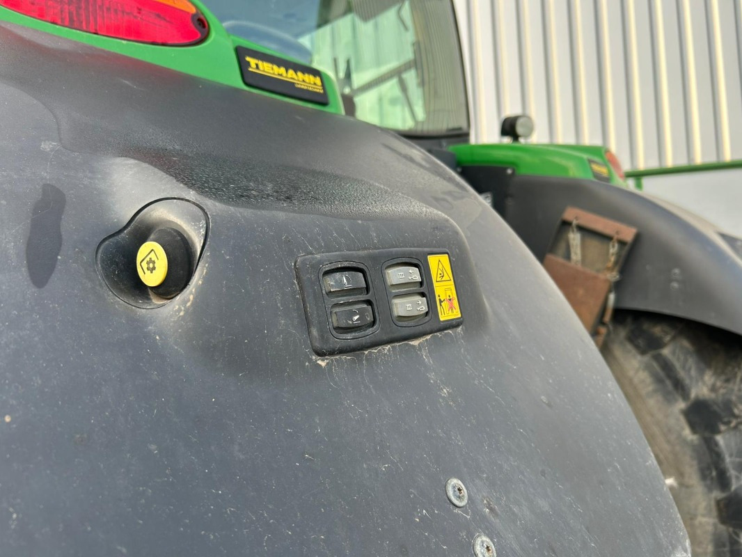 John Deere 6215R - Máy cày: hình 4 John Deere 6215R - Máy cày: hình 4