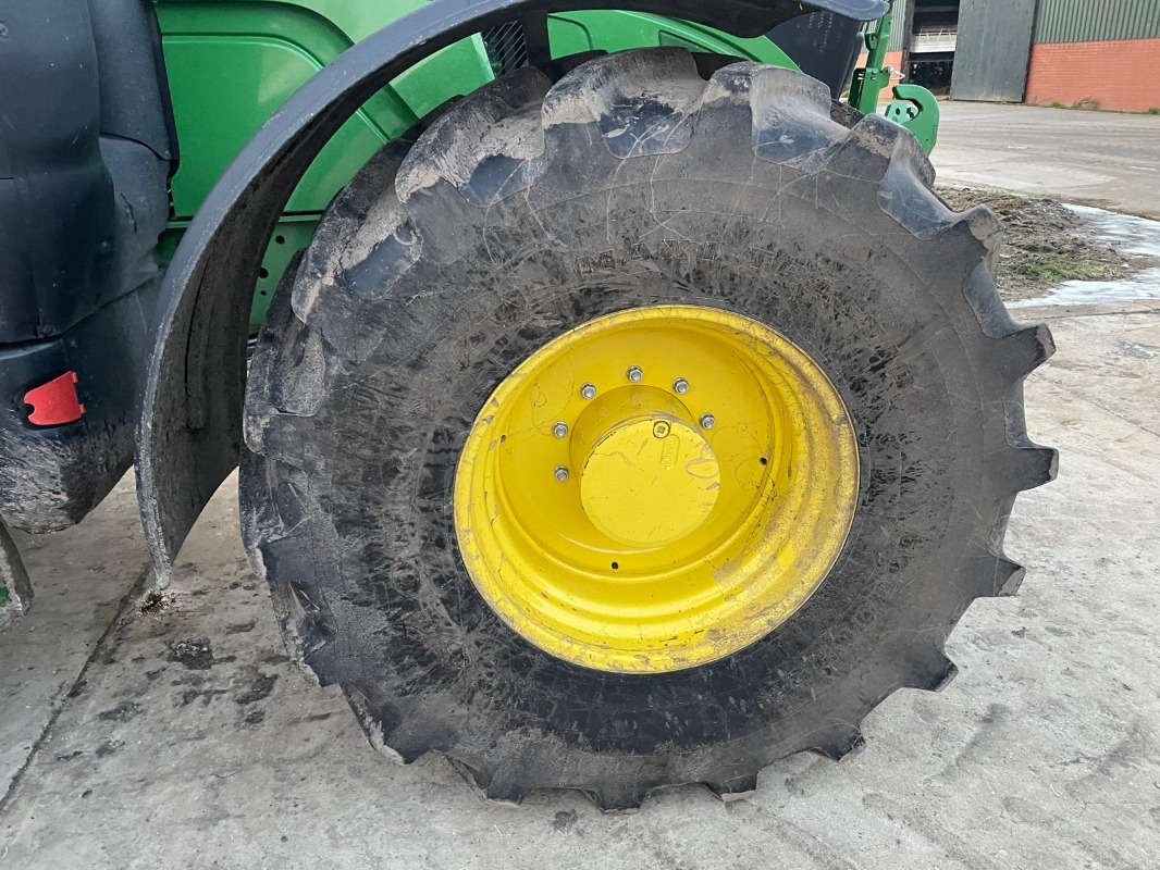 John Deere 6R 175 - Máy cày: hình 5 John Deere 6R 175 - Máy cày: hình 5