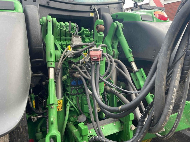 John Deere 6R 250 - Máy cày: hình 3 John Deere 6R 250 - Máy cày: hình 3