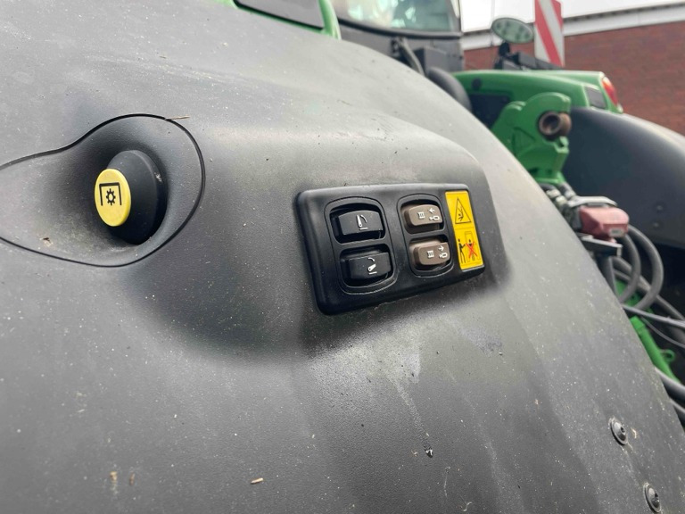 John Deere 6R 250 - Máy cày: hình 2 John Deere 6R 250 - Máy cày: hình 2