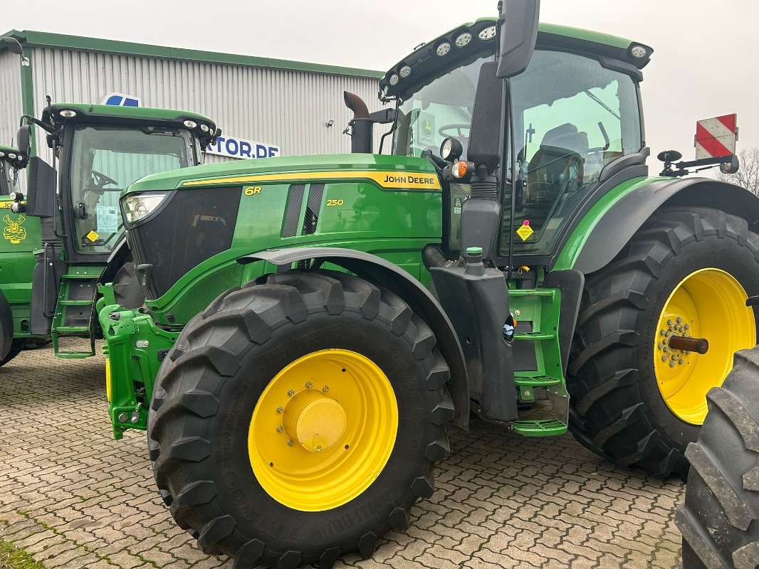 John Deere 6R 250 *MIETRÜCKLÄUFER* - Máy cày: hình 1 John Deere 6R 250 *MIETRÜCKLÄUFER* - Máy cày: hình 1