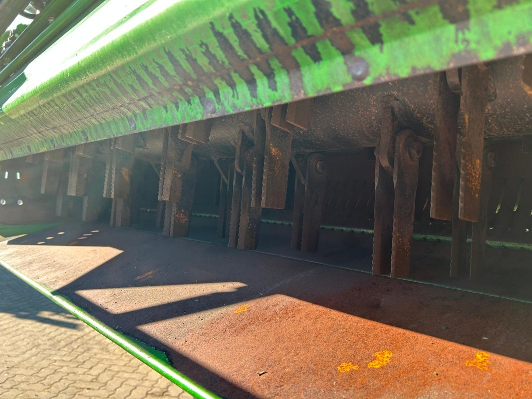 John Deere T660 - Máy gặt đập: hình 2 John Deere T660 - Máy gặt đập: hình 2