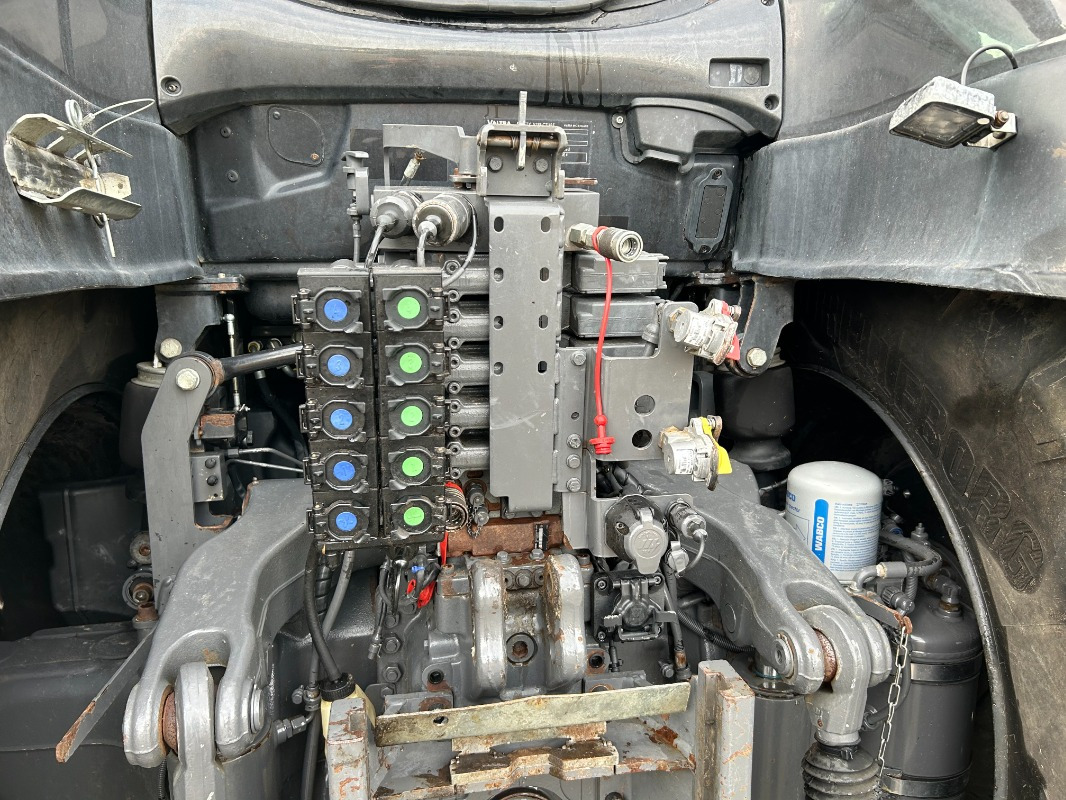 Máy cày Valtra T195: hình 7