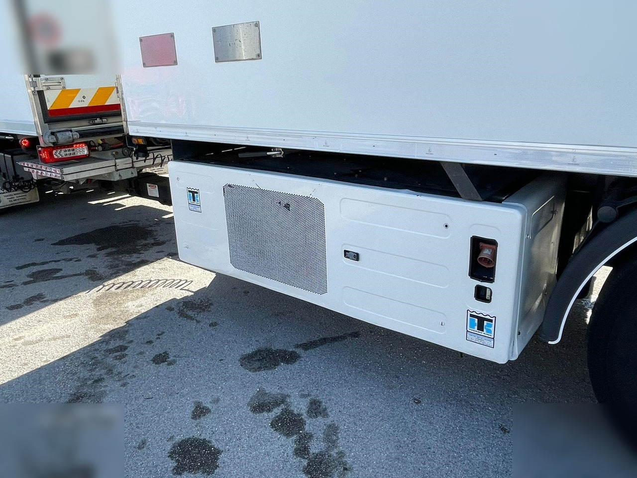 OMAR - Rơ moóc đông lạnh: hình 3 OMAR - Rơ moóc đông lạnh: hình 3