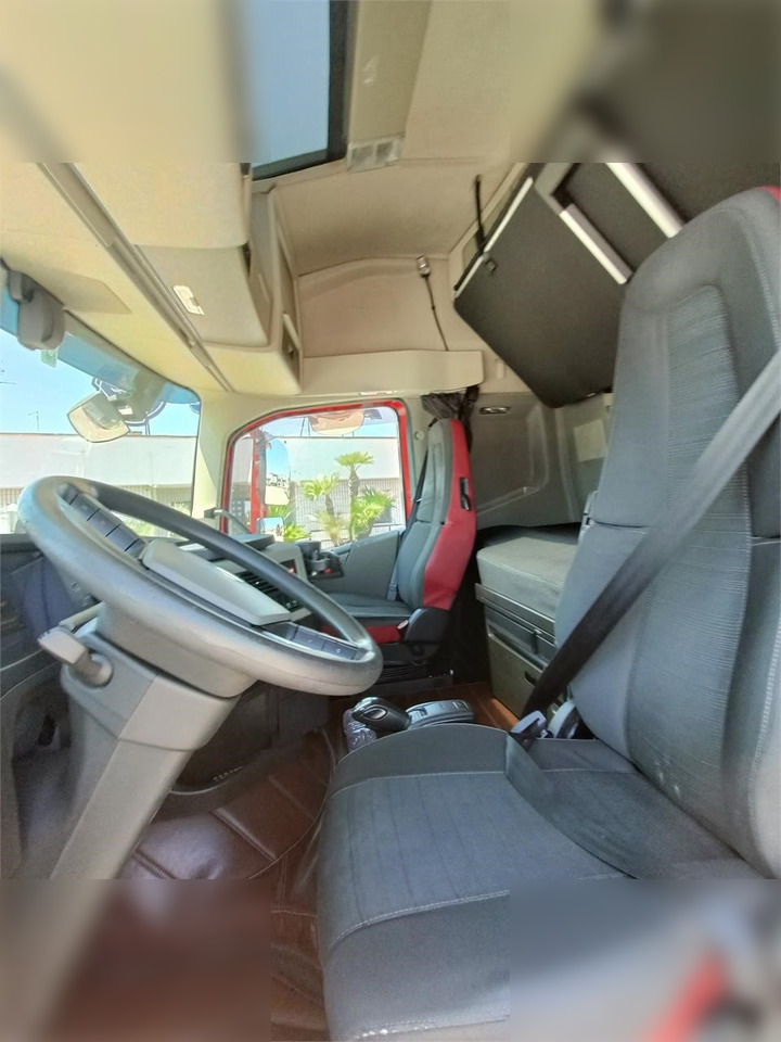 VOLVO FH500 - Xe chở container/ Xe tải hoán đổi thân: hình 5 VOLVO FH500 - Xe chở container/ Xe tải hoán đổi thân: hình 5