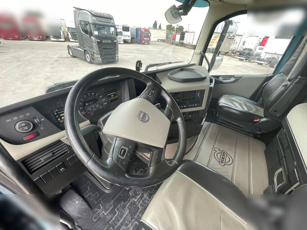 Xe đầu kéo VOLVO FH500: hình 6