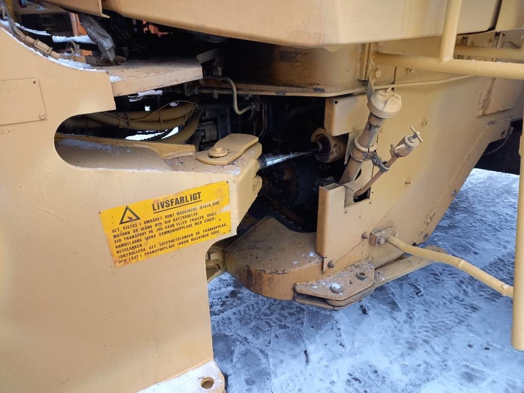 Máy xúc lật bánh lốp CAT IT 28 B: hình 17 Máy xúc lật bánh lốp CAT IT 28 B: hình 17