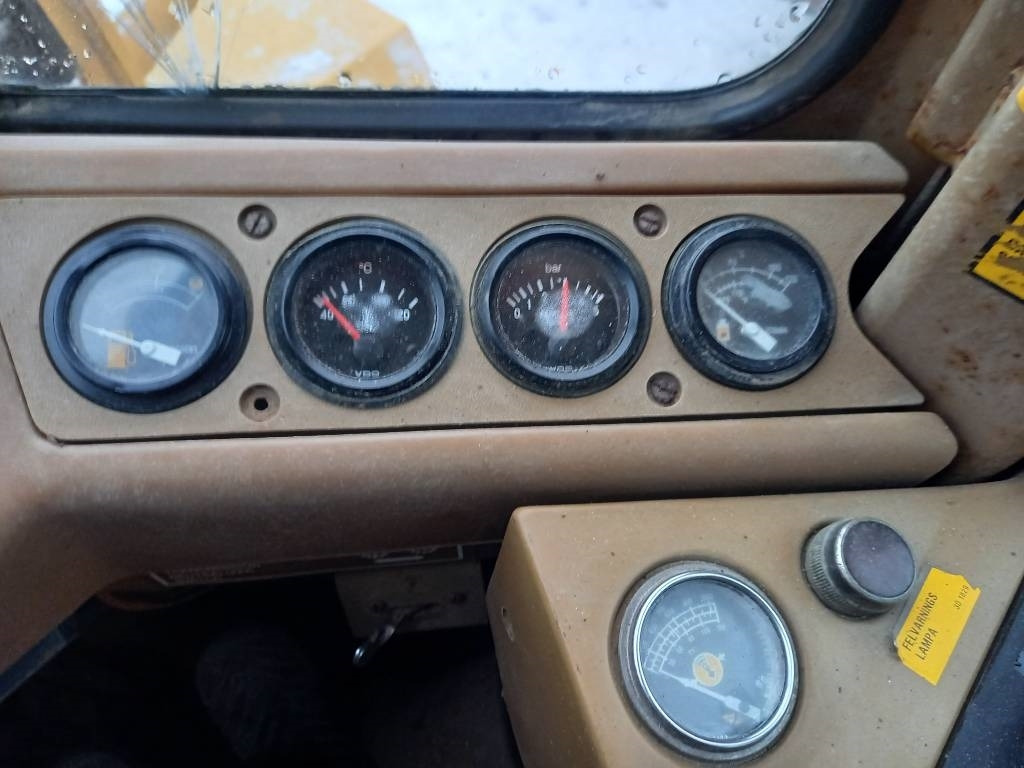 Máy xúc lật bánh lốp CAT IT 28 B: hình 27 Máy xúc lật bánh lốp CAT IT 28 B: hình 27