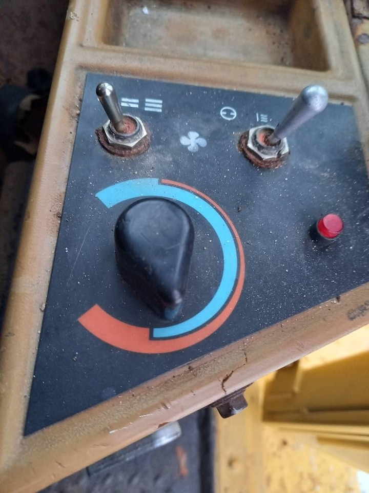 Máy xúc lật bánh lốp CAT IT 28 B: hình 26 Máy xúc lật bánh lốp CAT IT 28 B: hình 26