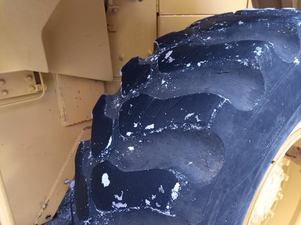 Máy xúc lật bánh lốp CAT IT 28 B: hình 16 Máy xúc lật bánh lốp CAT IT 28 B: hình 16