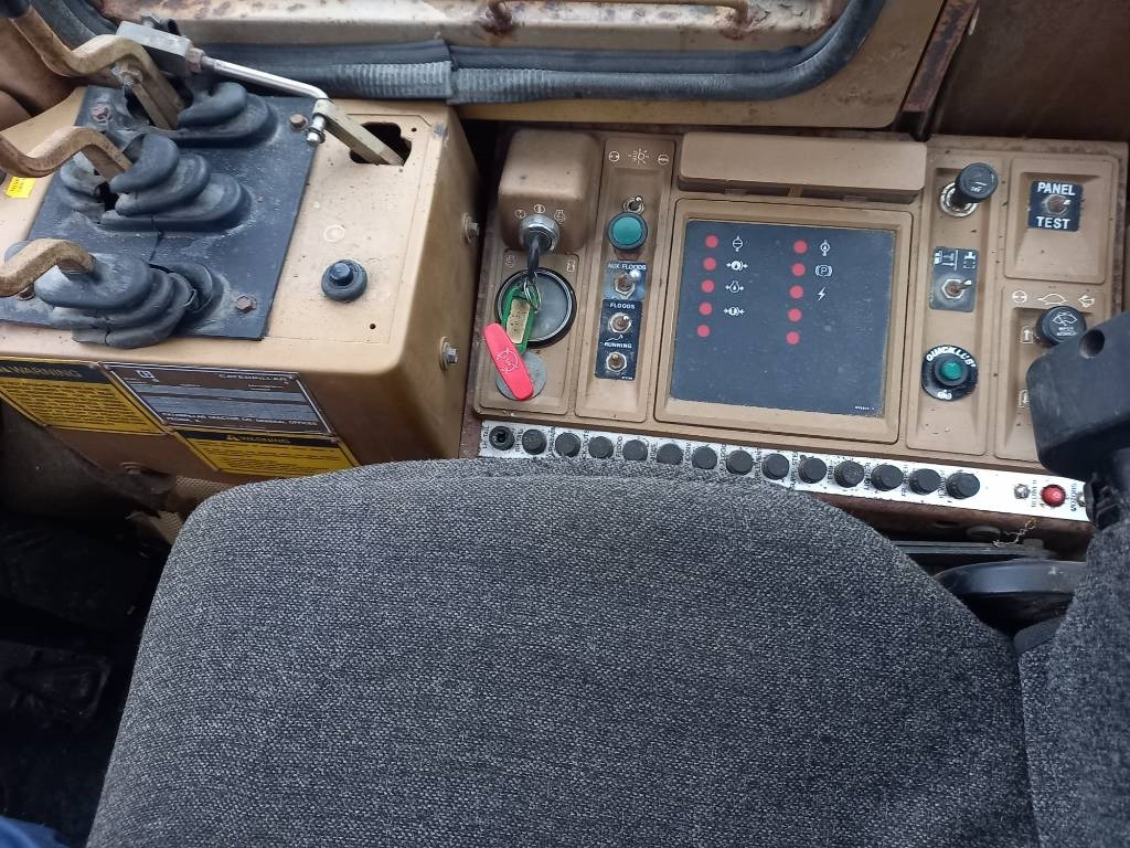 Máy xúc lật bánh lốp CAT IT 28 B: hình 25 Máy xúc lật bánh lốp CAT IT 28 B: hình 25