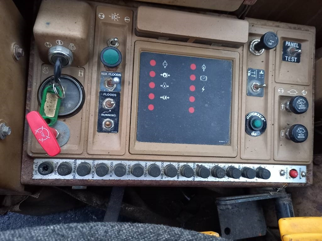 Máy xúc lật bánh lốp CAT IT 28 B: hình 24 Máy xúc lật bánh lốp CAT IT 28 B: hình 24