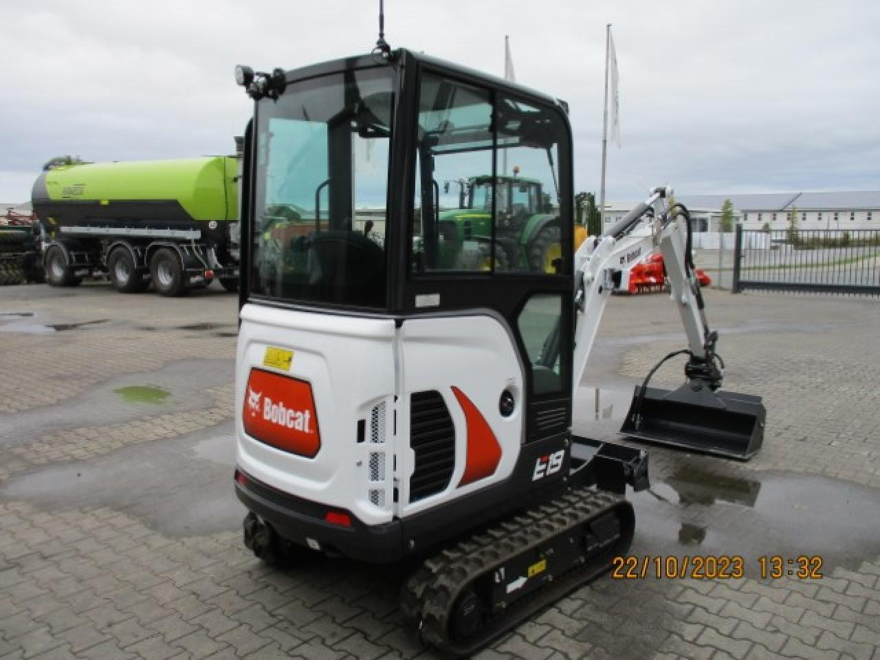 Bobcat E19 V - Máy xúc mini: hình 2 Bobcat E19 V - Máy xúc mini: hình 2