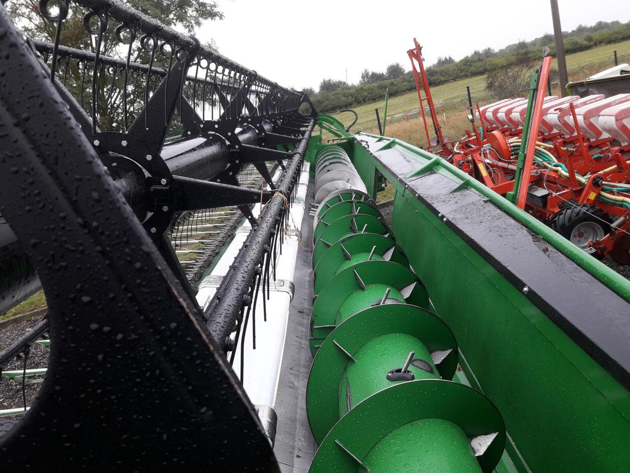 John Deere 635 Premium Flow - Đính kèm máy gặt đập thức ăn gia súc: hình 2 John Deere 635 Premium Flow - Đính kèm máy gặt đập thức ăn gia súc: hình 2