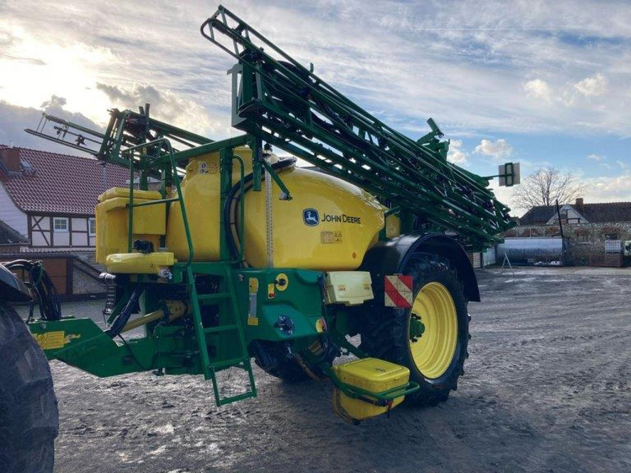 John Deere M 740 I - Máy xịt kéo: hình 1 John Deere M 740 I - Máy xịt kéo: hình 1