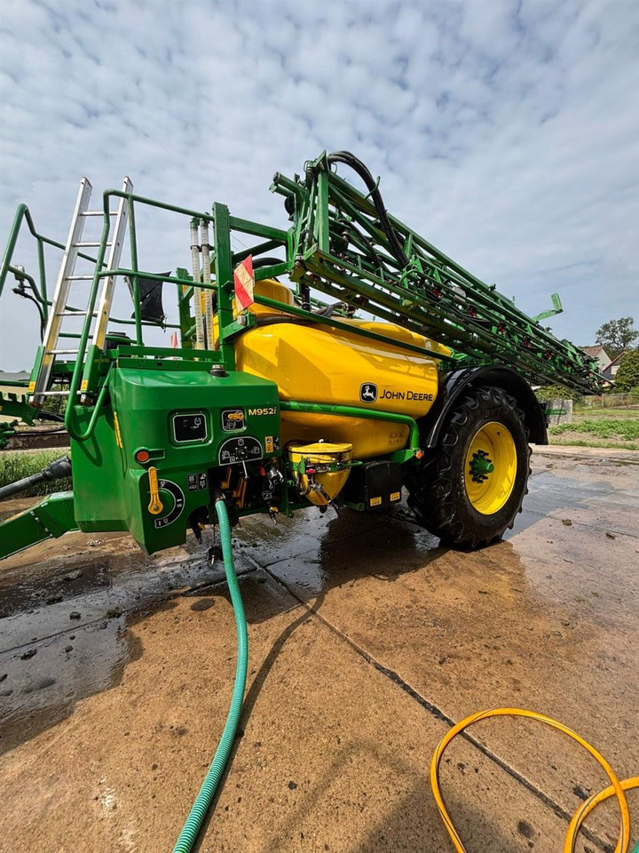 John Deere M952 I - Máy xịt kéo: hình 1 John Deere M952 I - Máy xịt kéo: hình 1