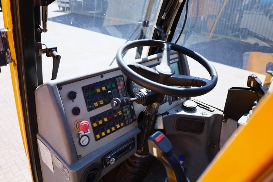 Demag AC30 City Diesel, 4x4x4 Drive, 30t Capacity, 25m M - Cần cẩu mọi địa hình: hình 5 Demag AC30 City Diesel, 4x4x4 Drive, 30t Capacity, 25m M - Cần cẩu mọi địa hình: hình 5