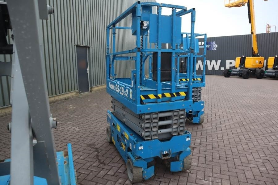 Genie GS1932 E-Drive Several In Stock, 8m Working Height - Máy nâng người hình kéo: hình 3 Genie GS1932 E-Drive Several In Stock, 8m Working Height - Máy nâng người hình kéo: hình 3
