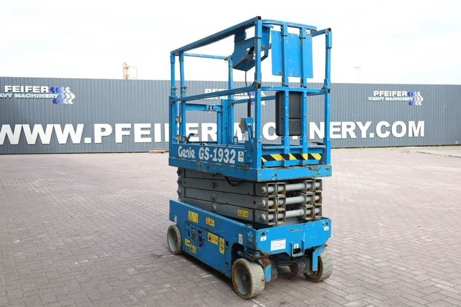 Máy nâng người hình kéo Genie GS1932 Electric, Working Height 7.8 m, 227kg Capac: hình 8