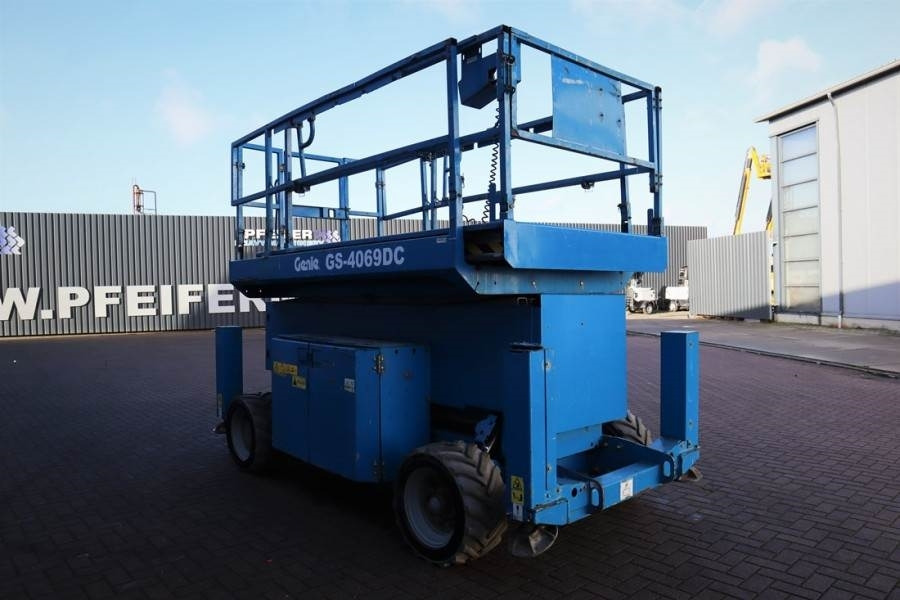 Máy nâng người hình kéo Genie GS4069 Electric, 14m Working Height, 363kg Capacit: hình 8