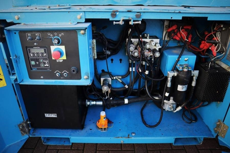 Máy nâng người hình kéo Genie GS4069 Electric, 14m Working Height, 363kg Capacit: hình 10